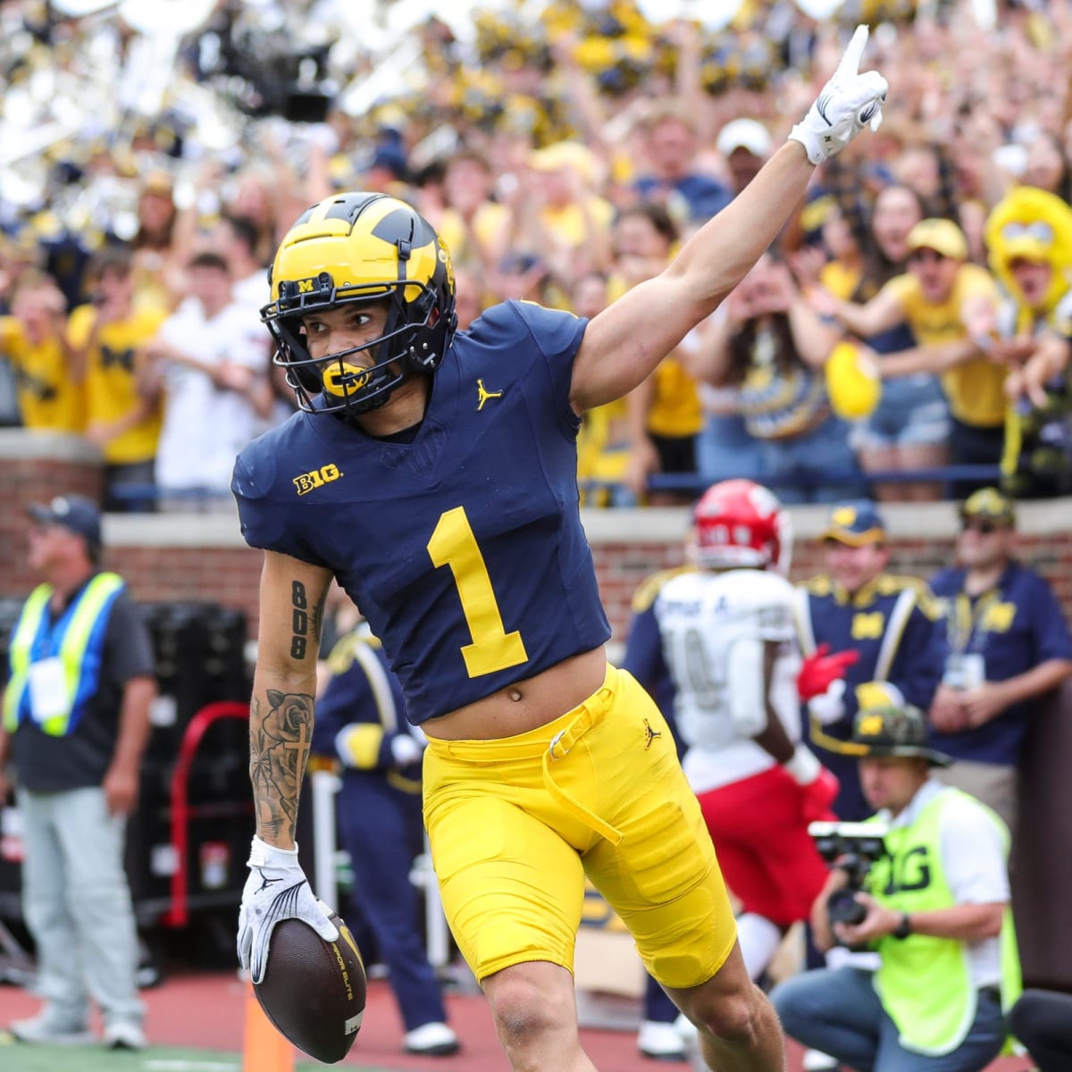 Snap counts, PFF grades: Roman Wilson leads Michigan offense with  incredible TD grab 