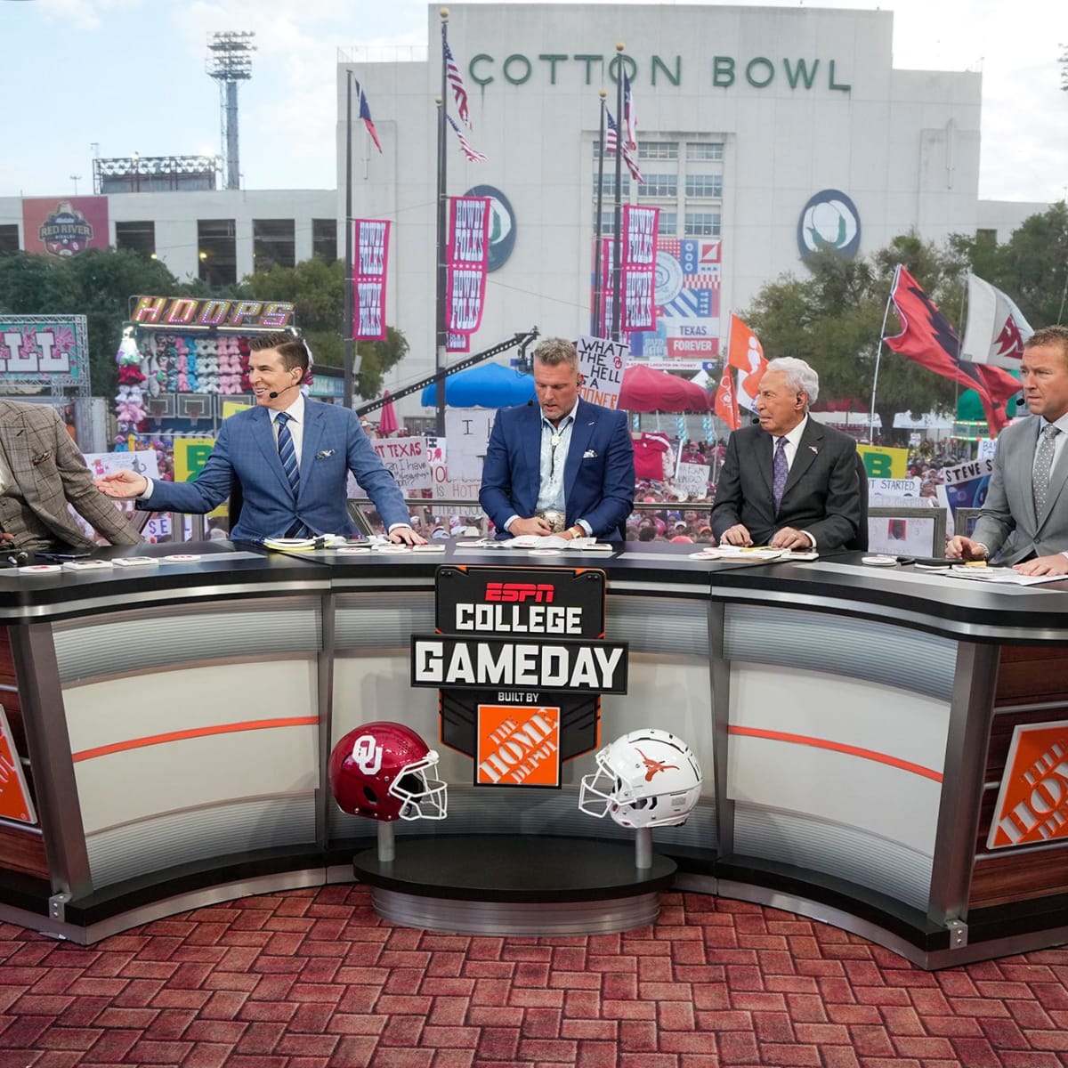 Texas-Kansas 'College GameDay' predictions: Here's who picked Longhorns,  Jayhawks