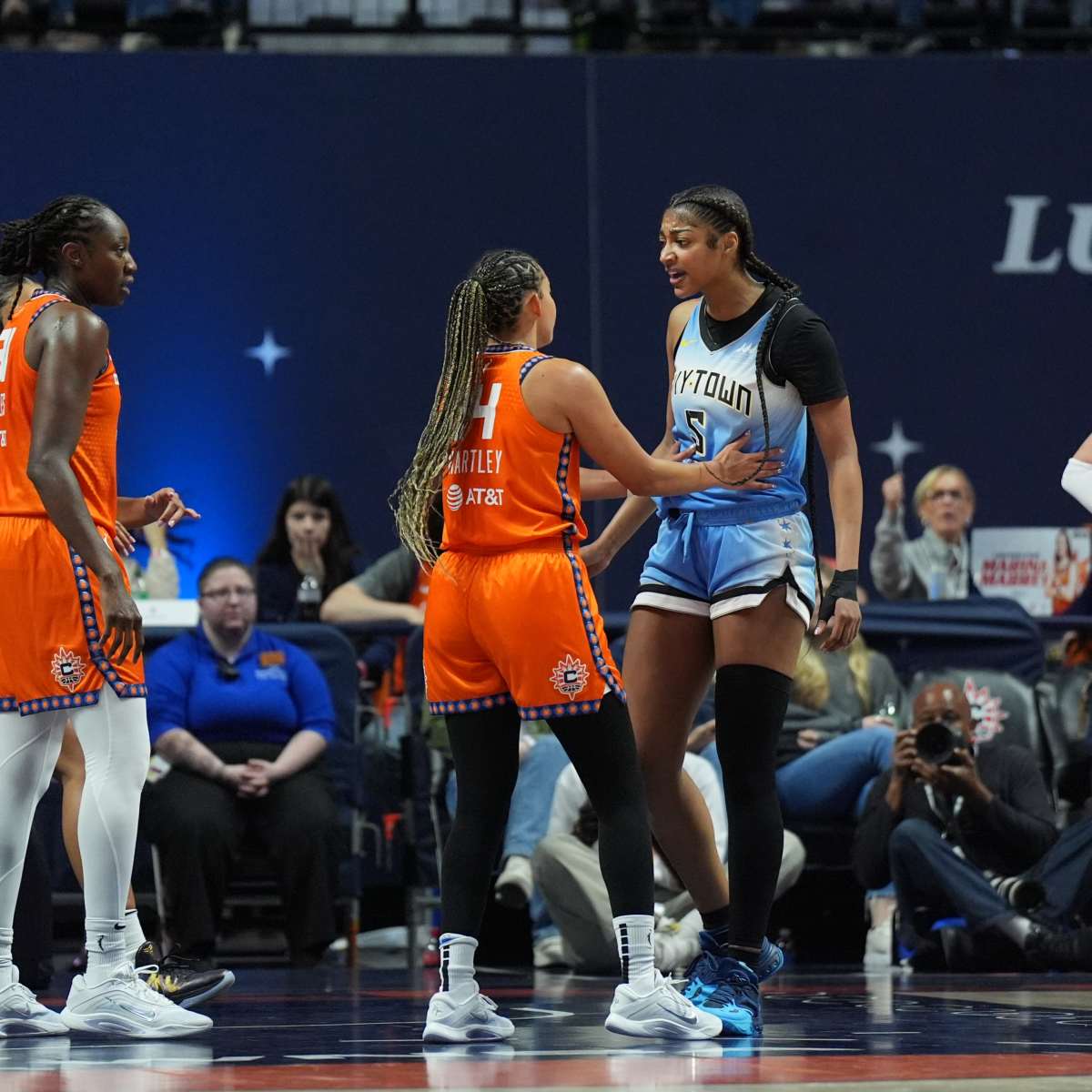 Angel Reese Turns Heads After Shoving WNBA Player in Chicago Sky Game -  Athlon Sports