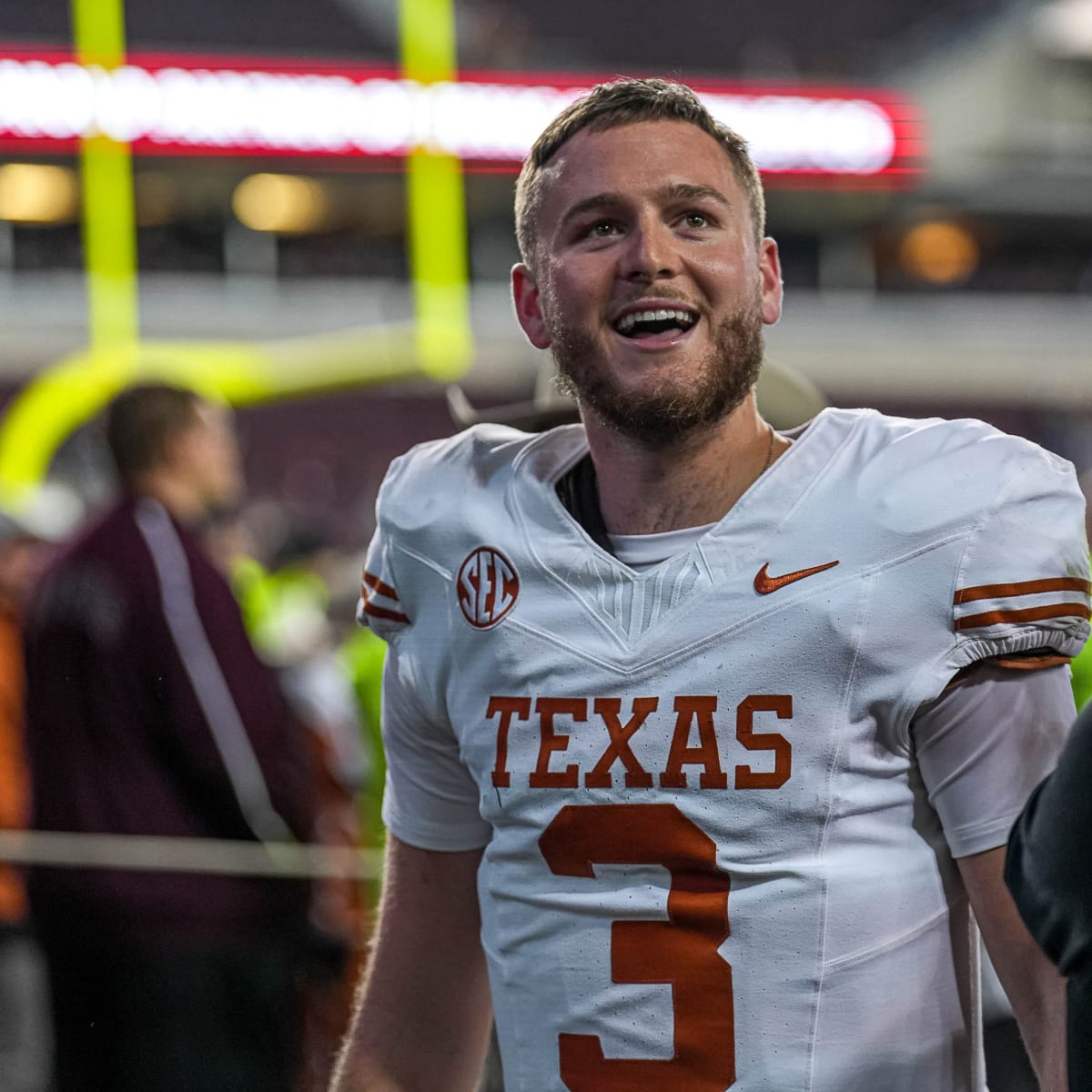 Quinn Ewers Reportedly Offered $6 Million to Make College Football Return  and Transfer - Athlon Sports