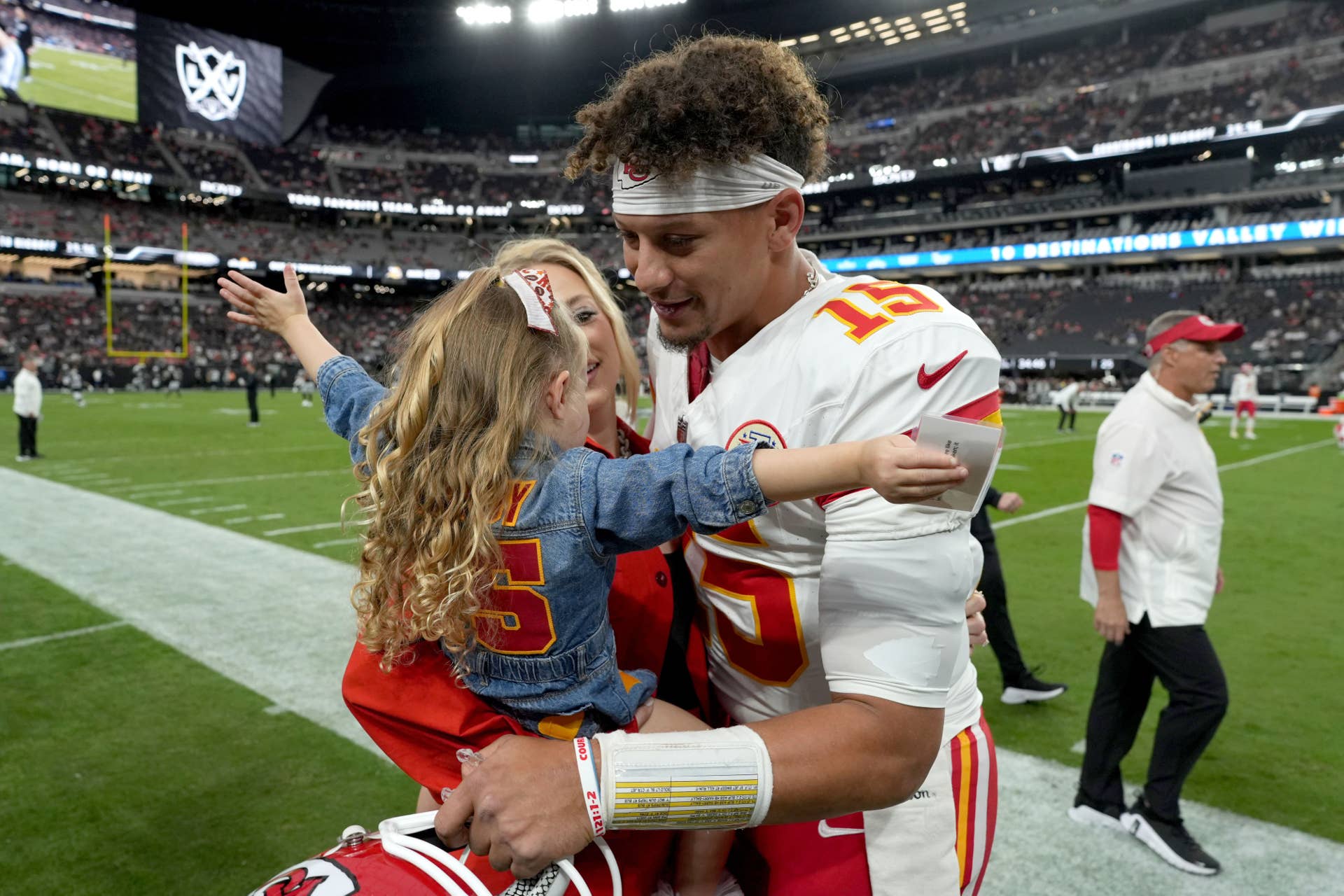 Patrick and Brittany Mahomes Reveal Wonderful Baby News for Kansas City Chiefs Playoffs - Athlon Sports