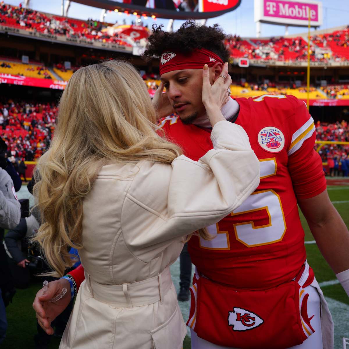 Kansas City Chiefs Super Bowl A 'Golden' Family Affair For Patrick And  Brittany Mahomes - Athlon Sports