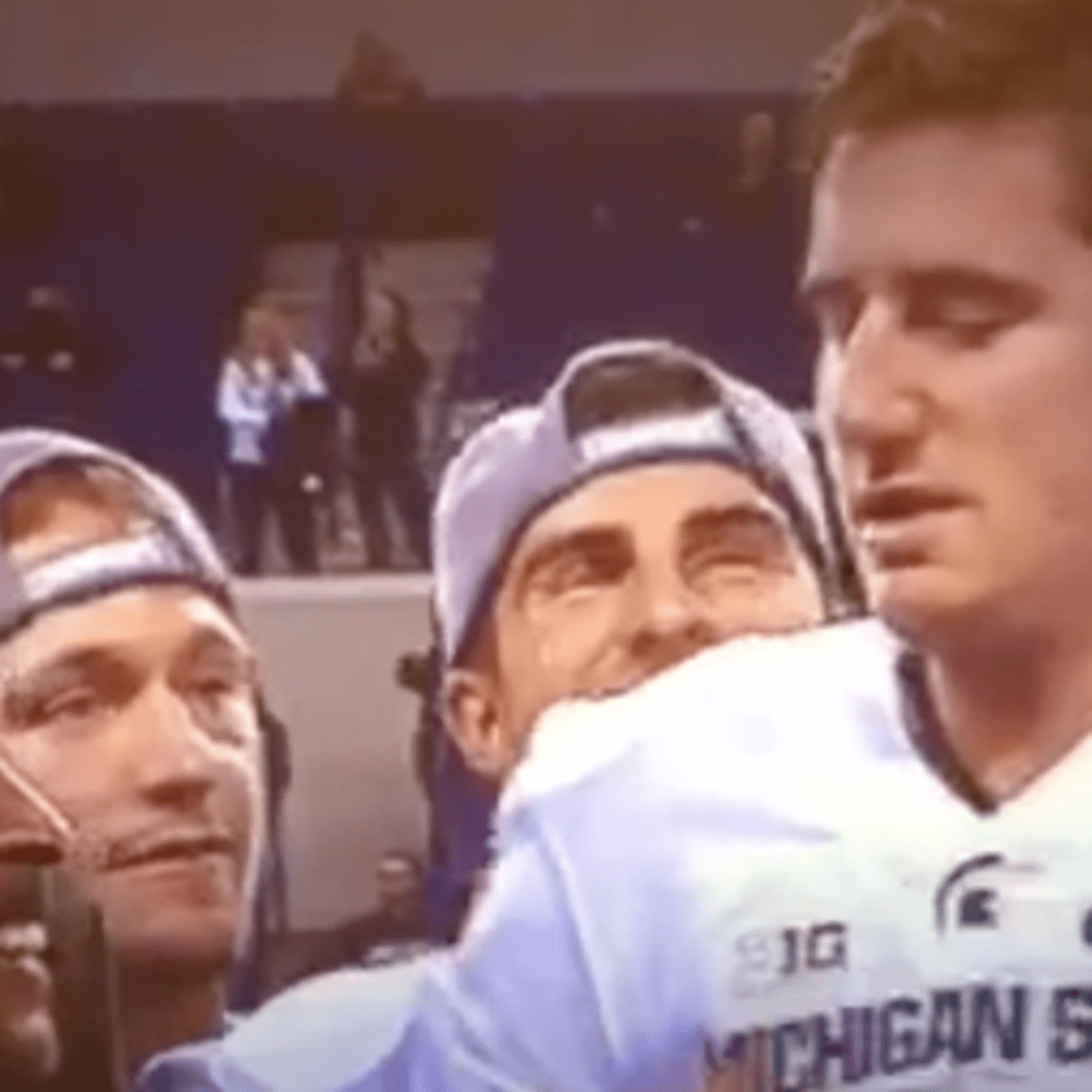 VIDEO: Michigan State QB Connor Cook snubs Archie Griffin during post-game  award presentation, apologizes – New York Daily News