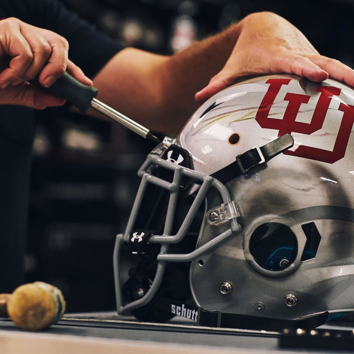 Utah utes football hot sale gloves