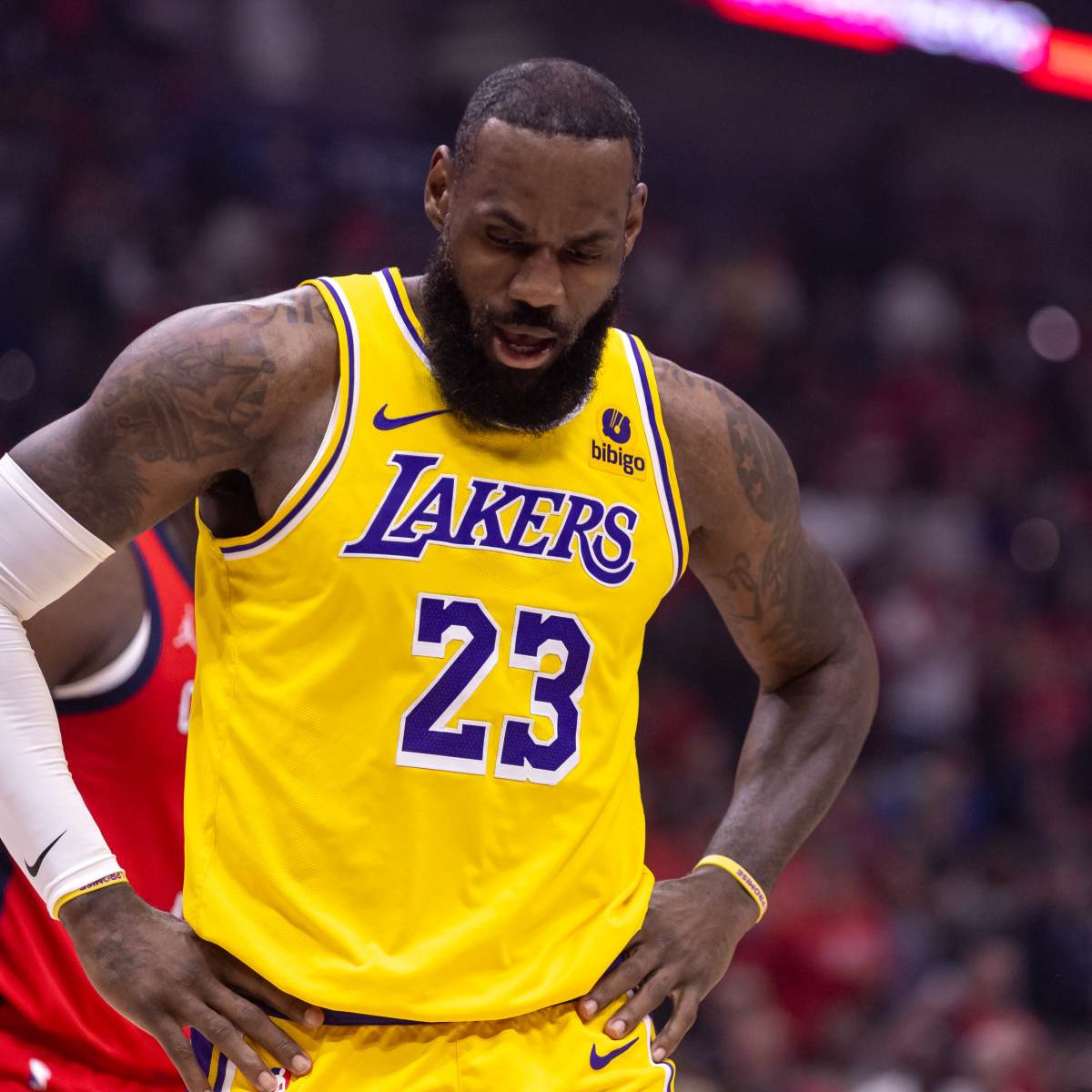 Lebron james unfollows cavs online