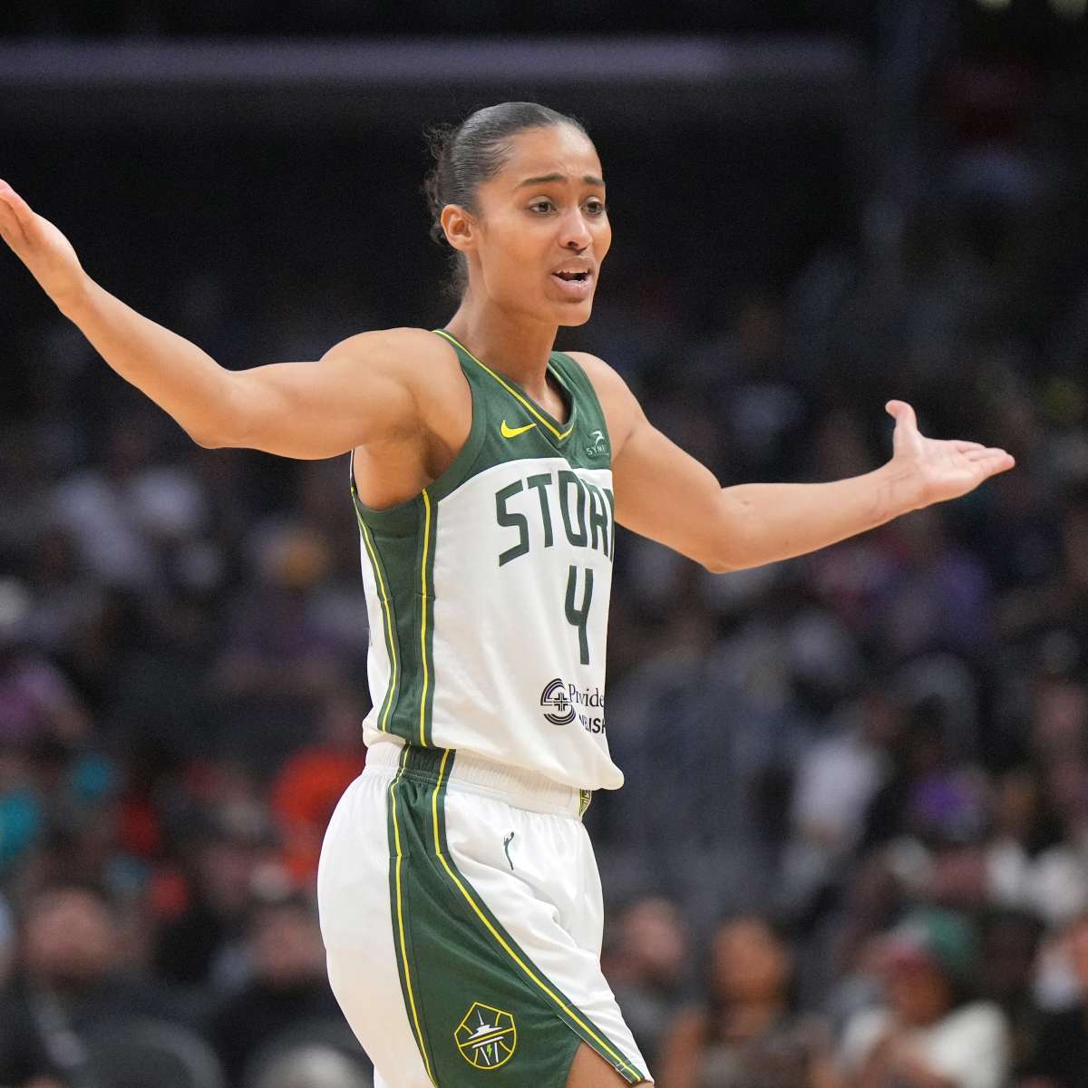 Skylar Diggins Smith s Electrifying Run In With Caitlin Clark Is Turning Heads Athlon Sports