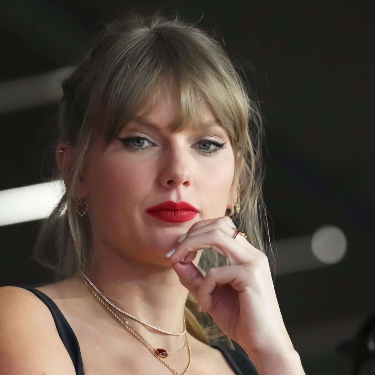 格安人気 During Decision Outfit Rare Makes Swift Taylor Eras in Show 洋楽
