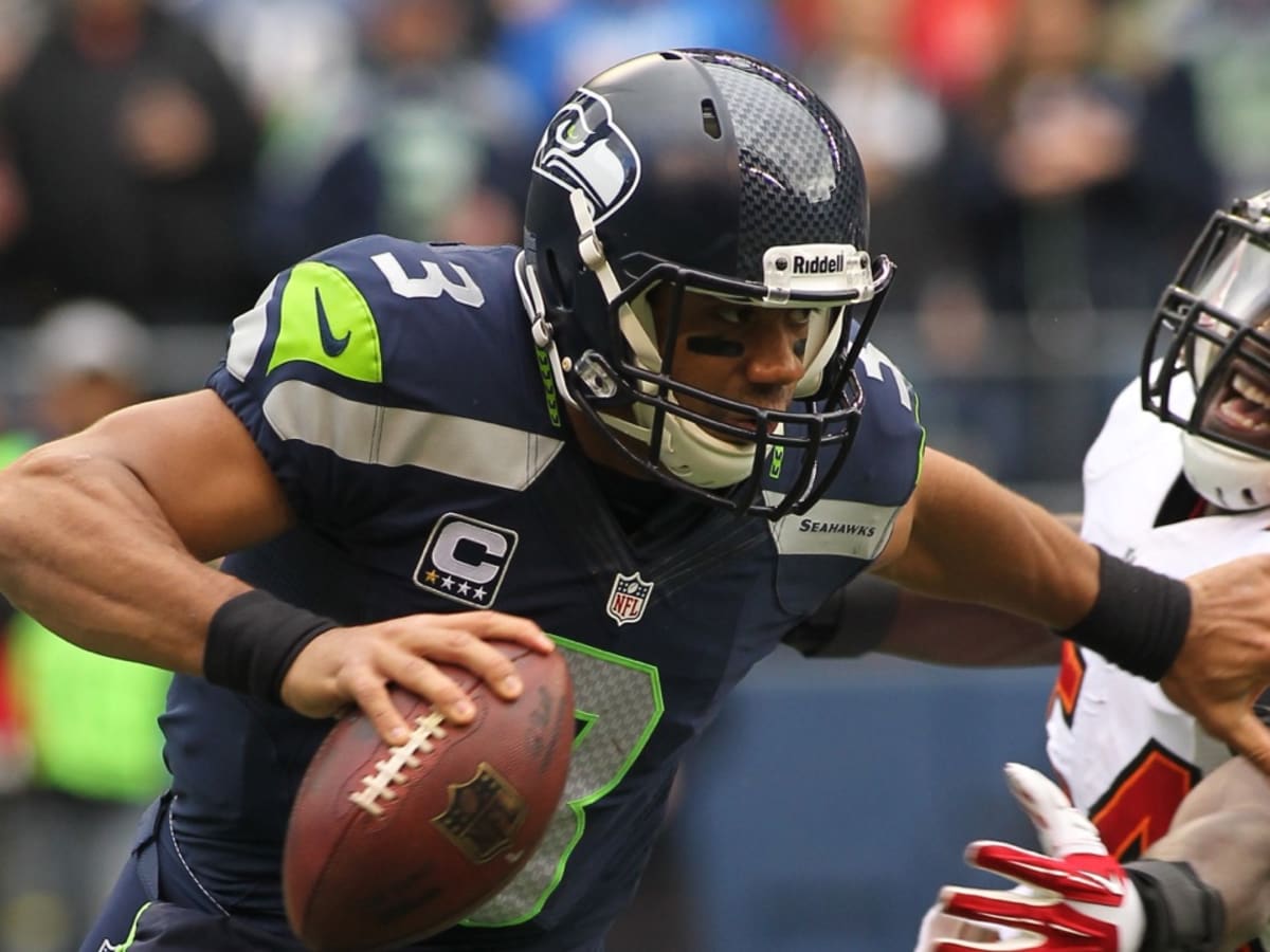 Report: Russell Wilson Recruiting Bobby Wagner To Join Broncos