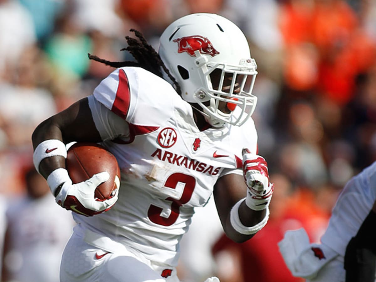 Why Running Back Alex Collins Wears a Super Dark Facemask Visor