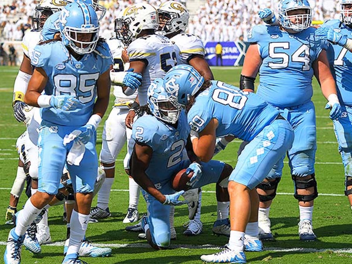 College Football on ESPN - The North Carolina Tar Heels' uniform combo this  weekend 🔥 (via UNCEquipment/Instagram)