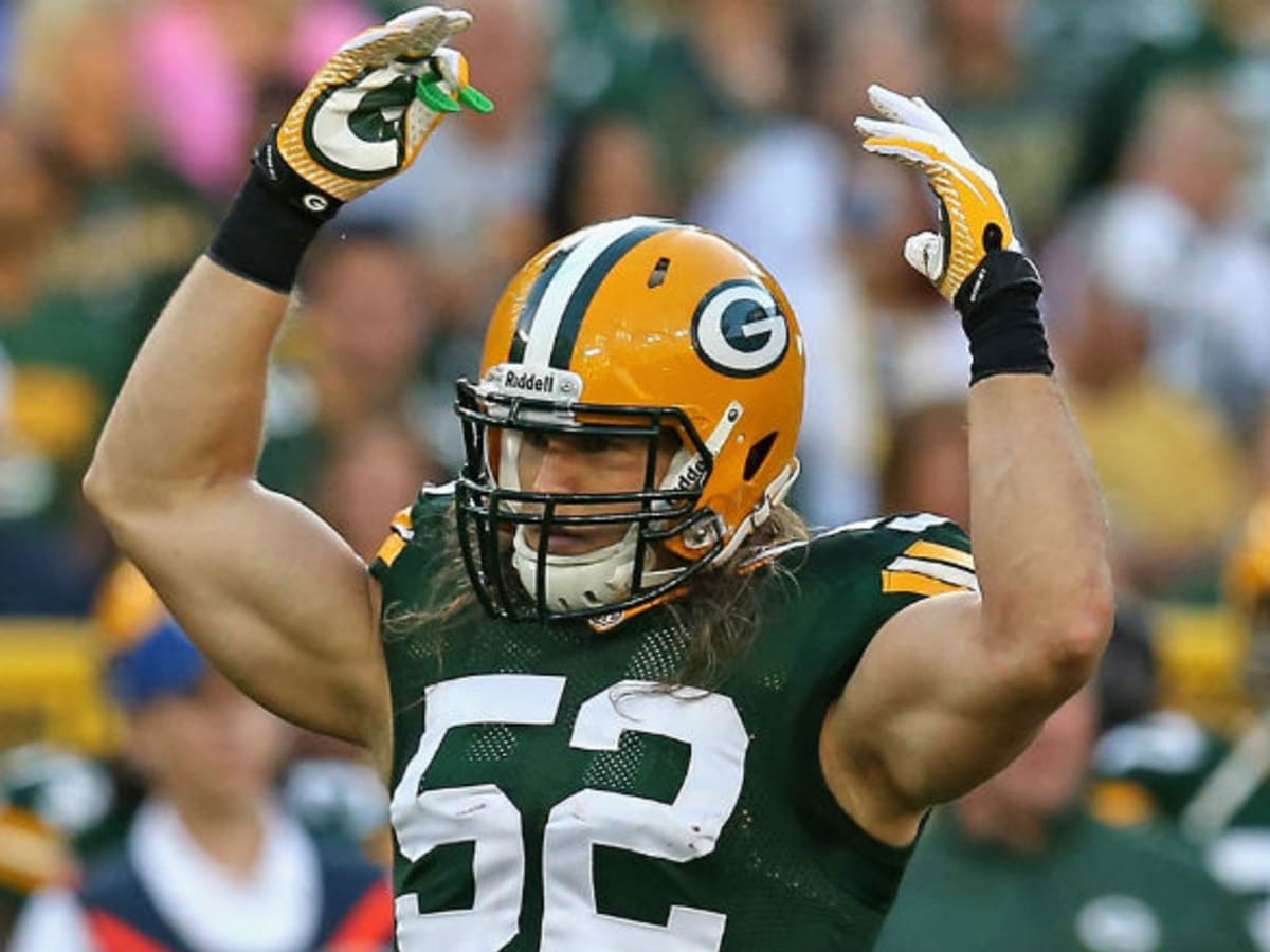 Green Bay Packers linebacker Clay Matthews reacts as he leaves the