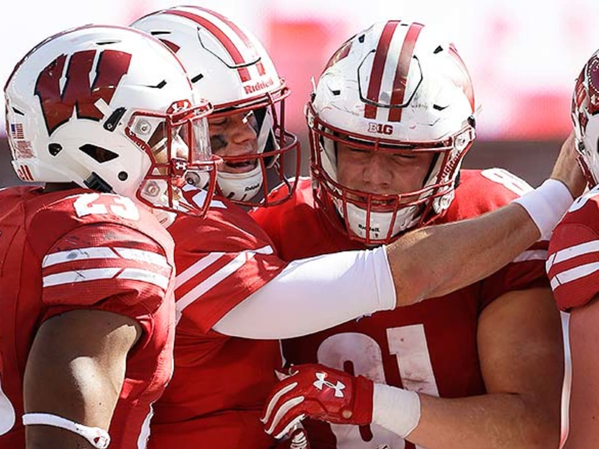 wisconsin football badgers 2019 schedule analysis athlonsports com expert predictions picks and previews