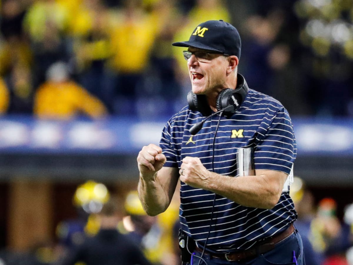 Michigan QB wears 'Free Harbaugh' shirt, leads tribute to suspended coach