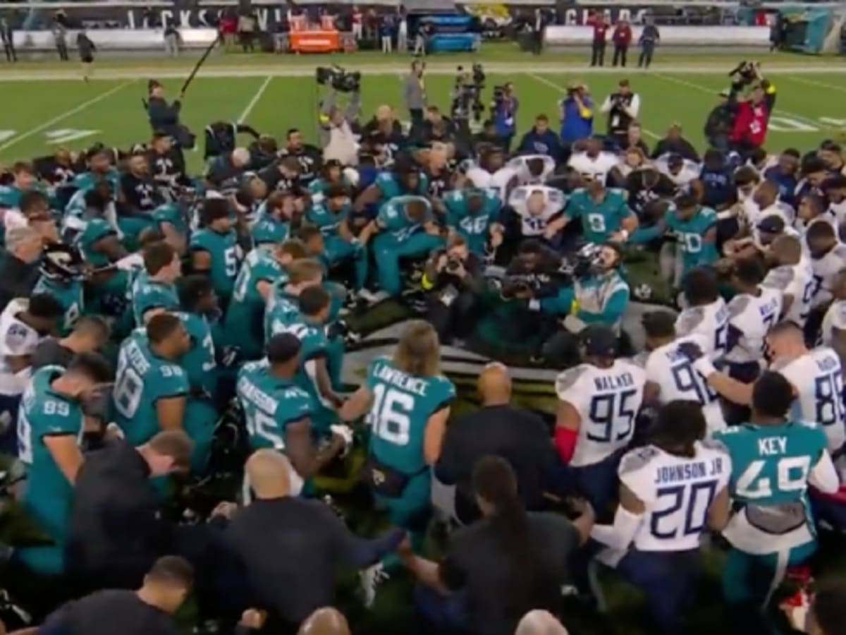 Jaguars, Titans come together for group prayer for Damar Hamlin at midfield  before do-or-die game