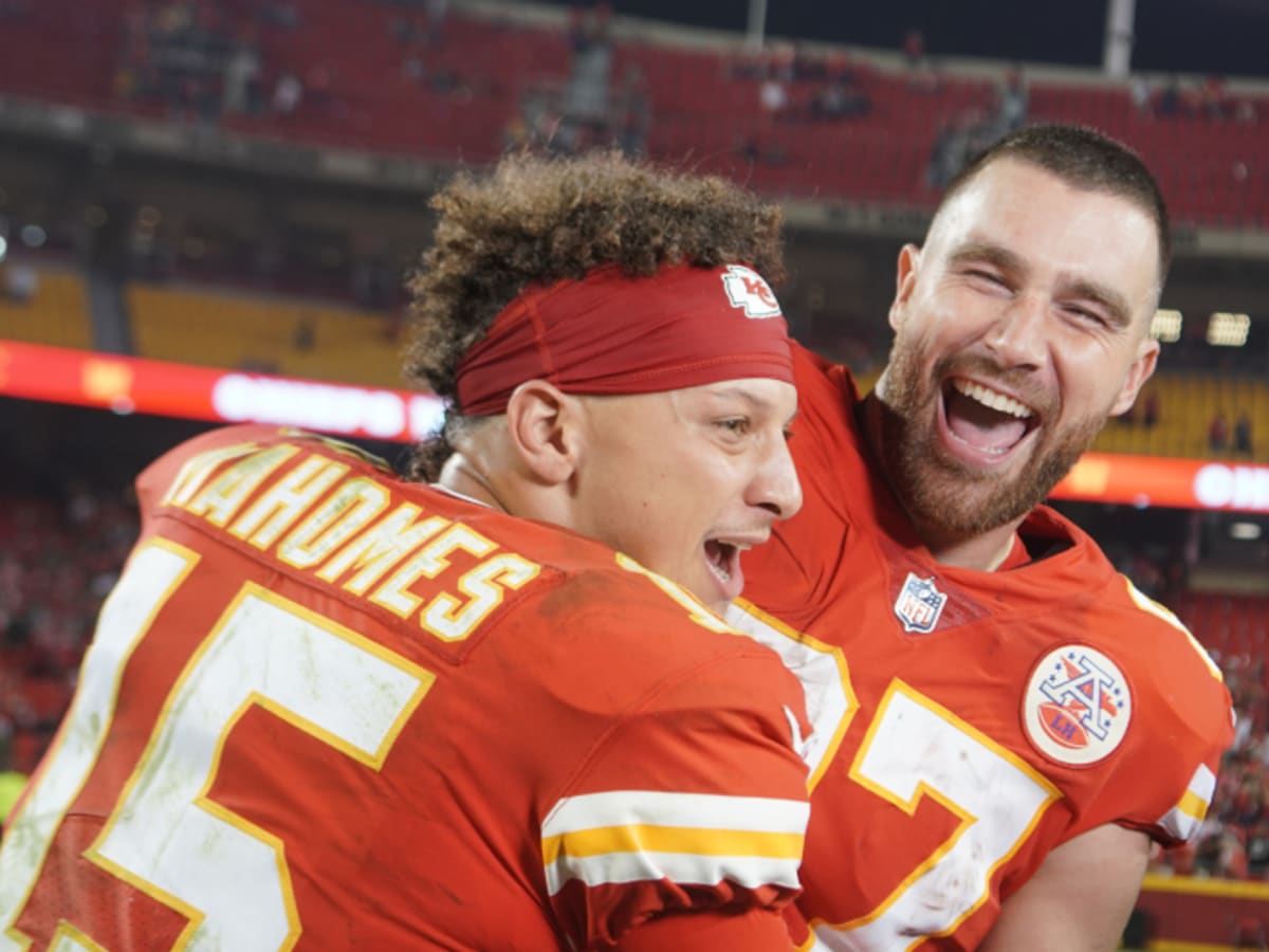 Record day for Chiefs' offensive trio Mahomes, Hill, Kelce