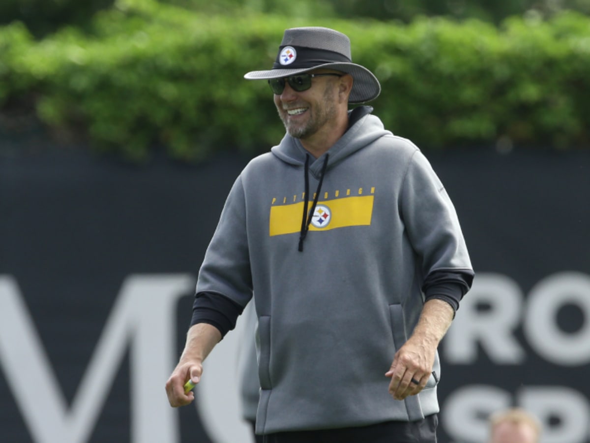 Pittsburgh Steelers OC Decision on Hold as Mike Tomlin Tends