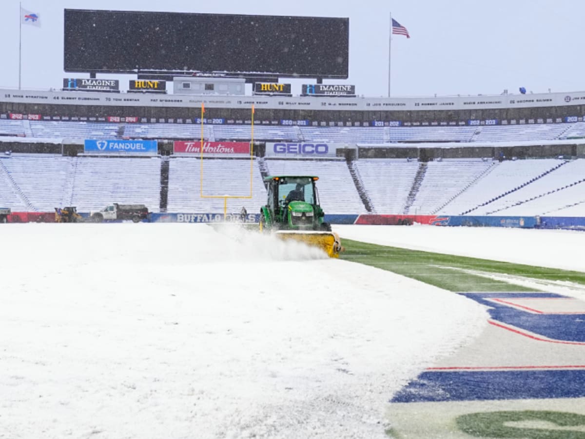 Snow removal efforts ahead of tonight's game here at Highmark Stadium :  r/fantasyfootball