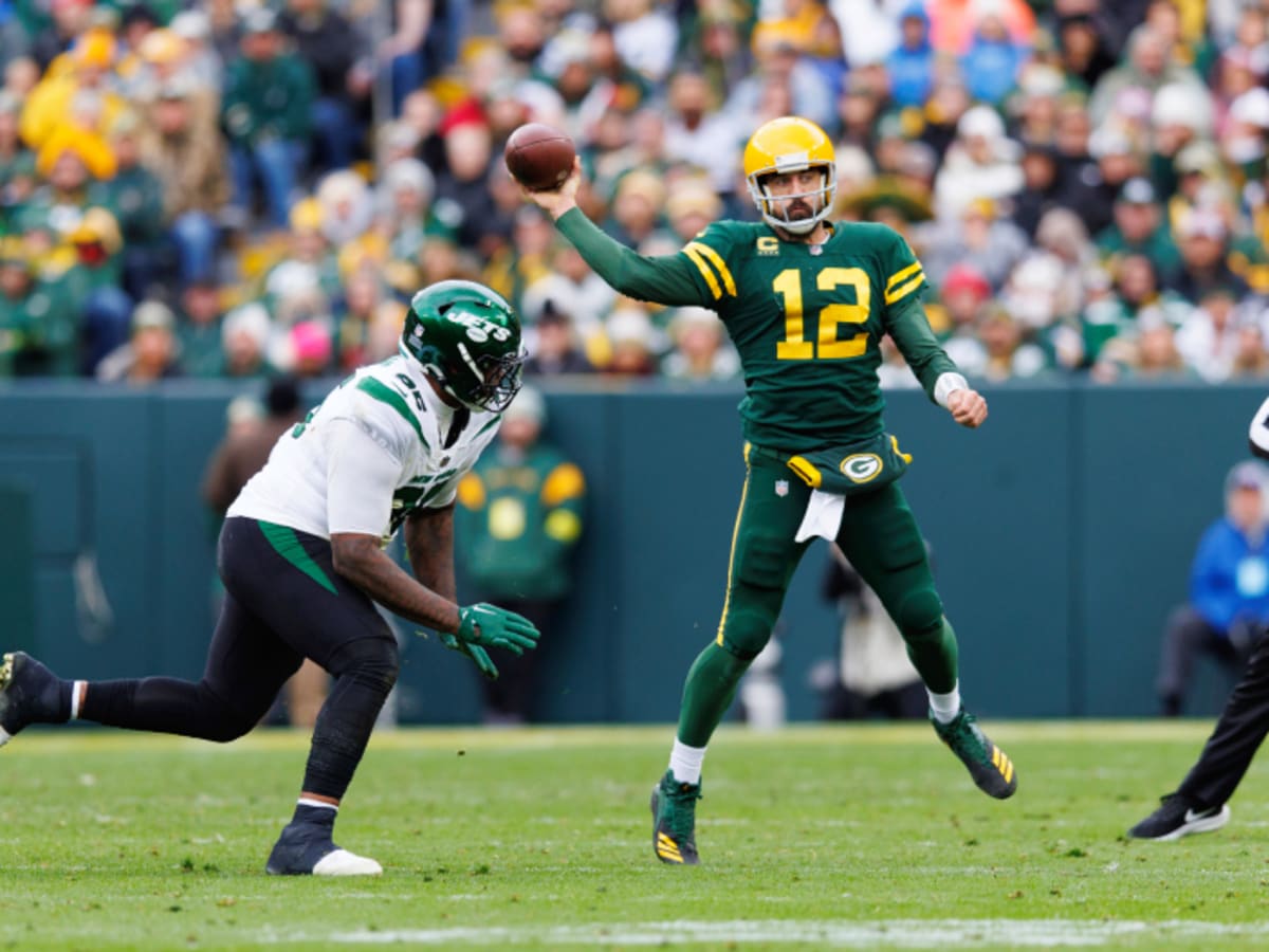 Jets' Aaron Rodgers and Sauce Gardner unveil crazy new handshake: Are they  smoking a joint? (PHOTOS) 