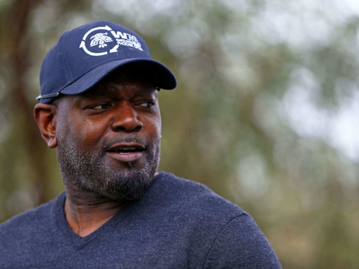 NFL legend Emmitt Smith hits out at Dallas Cowboys after Ezekiel Elliott  release - Mirror Online