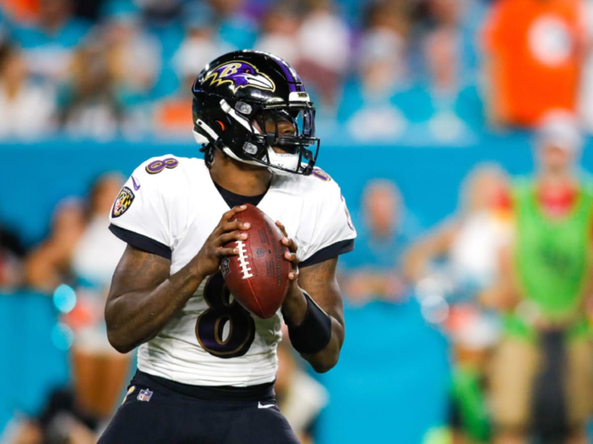 Download NFL Quarterback Lamar Jackson with the Baltimore Ravens