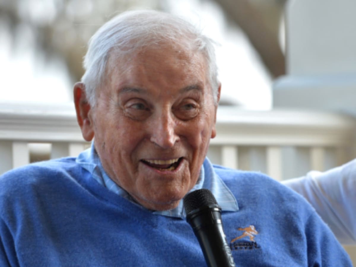 Johnny Lujack led Notre Dame to 3 national titles, dies at the age of 98