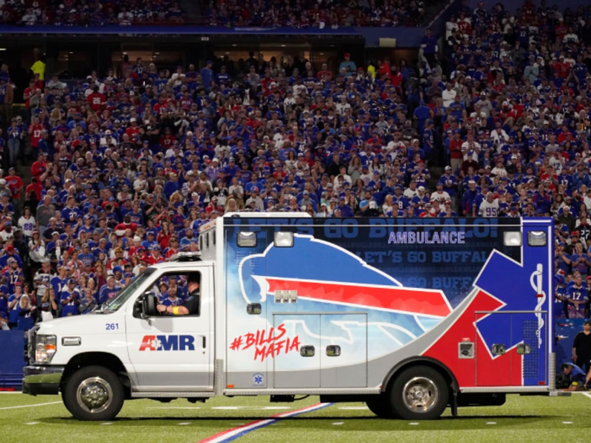 Buffalo Bills star leaves pitch in ambulance after sickening neck injury  during NFL clash - Mirror Online