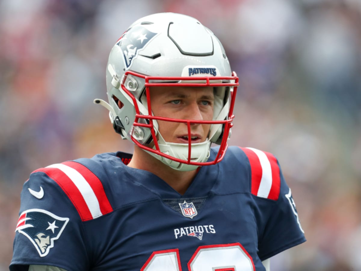 The Patriots should trade Mac Jones for Derek Carr