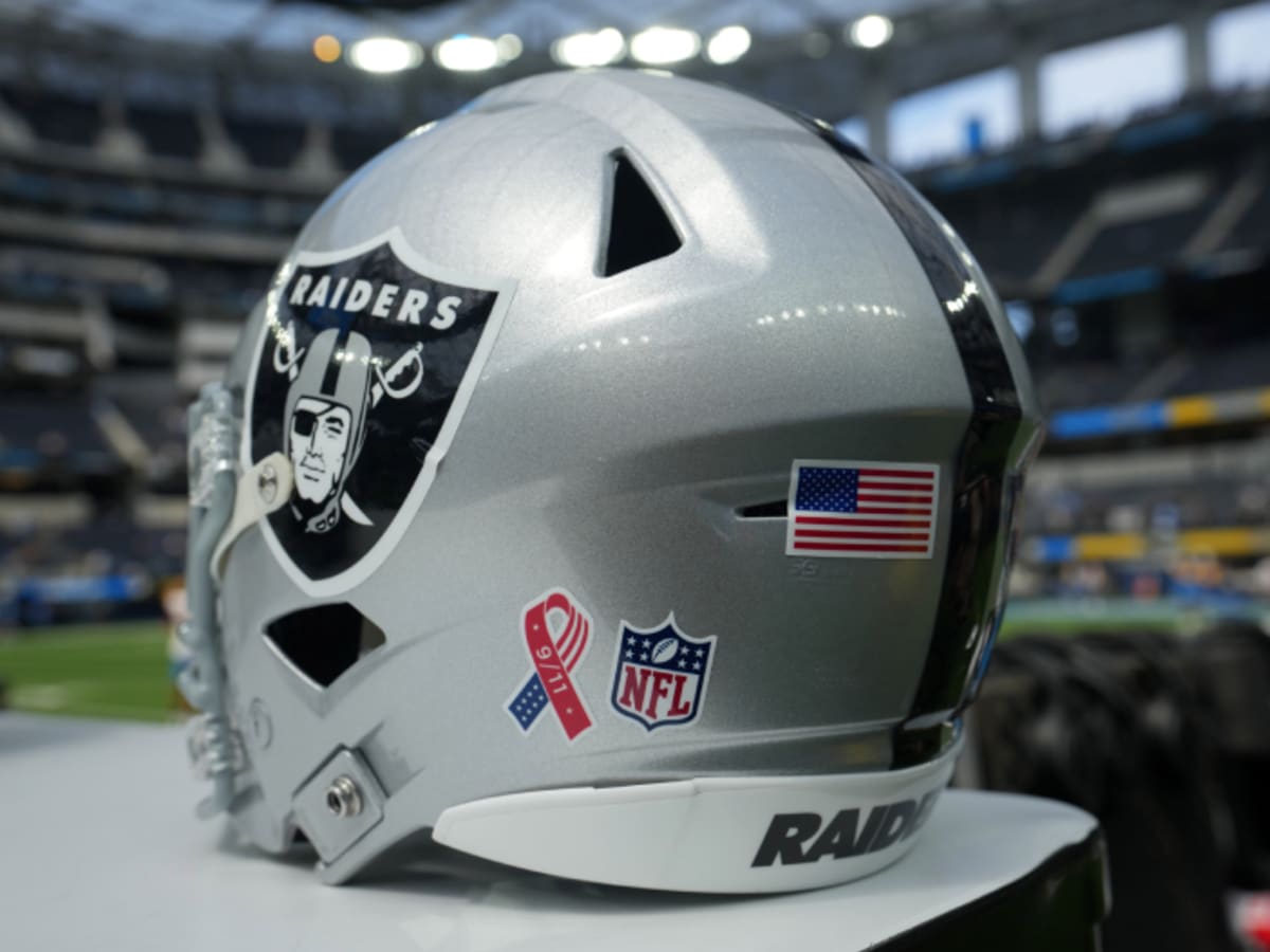 Las Vegas, United States. 17th July, 2020. Washington Redskins, Los Angeles  Chargers, Los Angeles Rams and Las Vegas Raiders helmets sit at the Welcome  to Fabulous Las Vegas Nevada sign, Friday, June