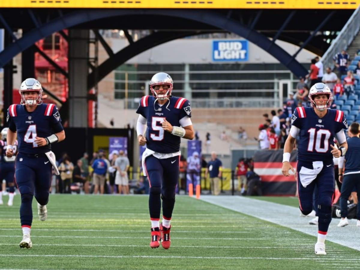 Patriots locker room divided over Mac Jones, Bailey Zappe