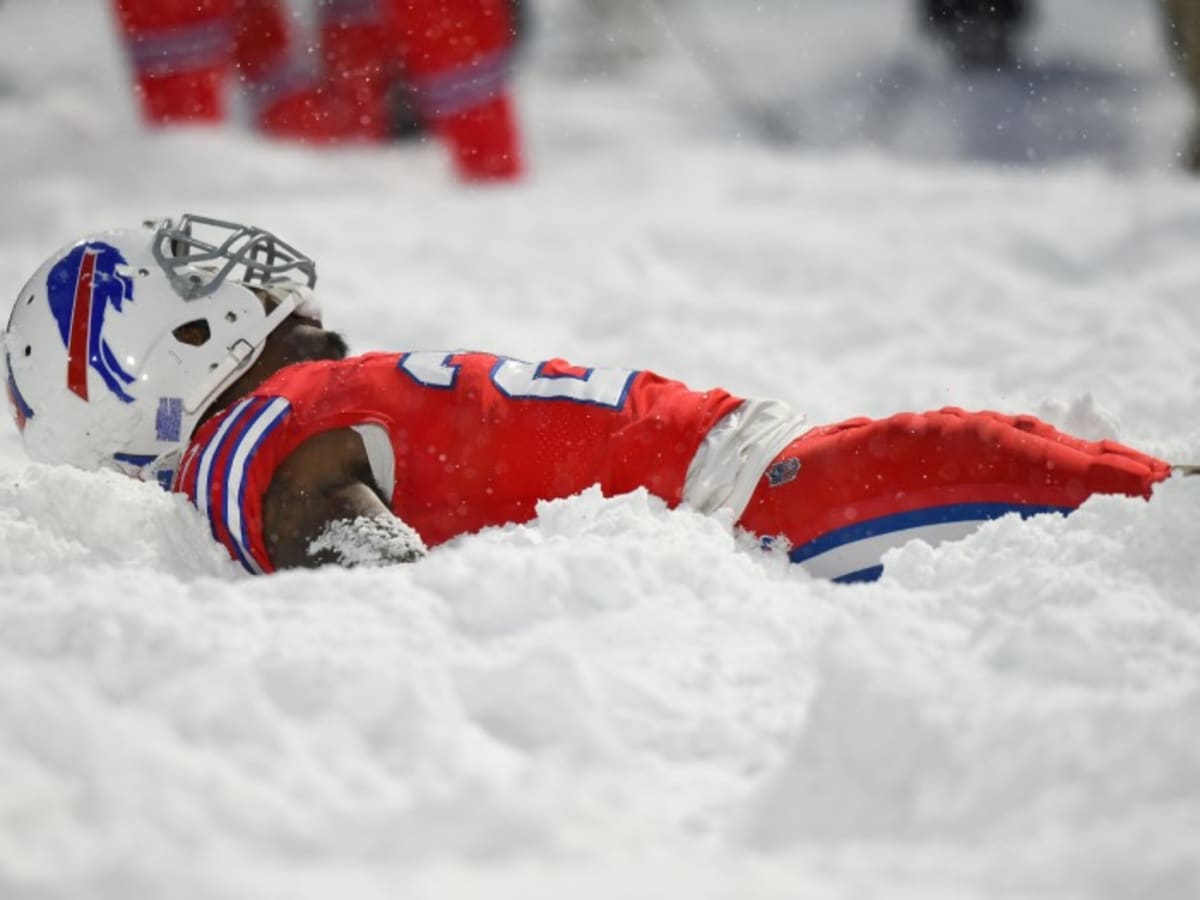 Buffalo Bills Player Runs Shirtless Through the Snowstorm