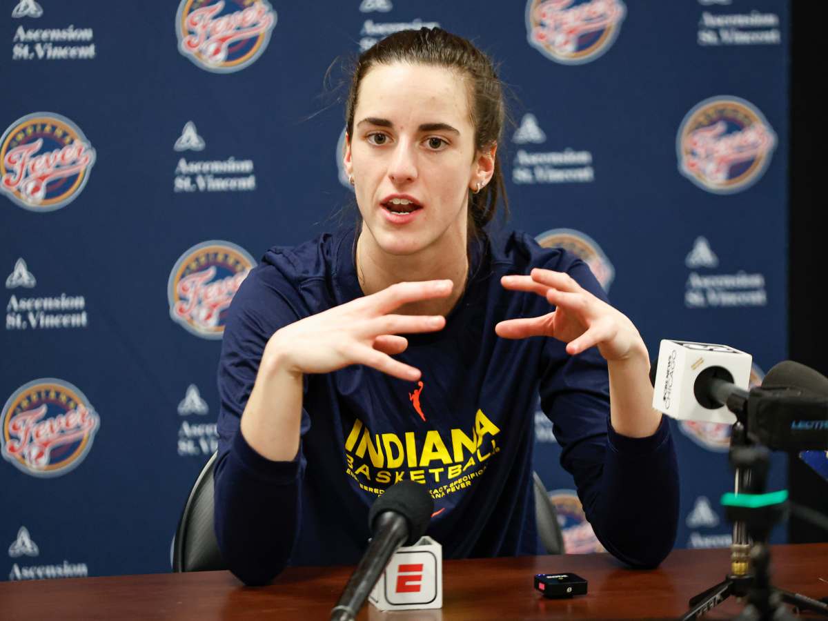 Caitlin Clark Delivers Strong Message on Fever Coach's Controversial Final  Play vs. Sky - Athlon Sports