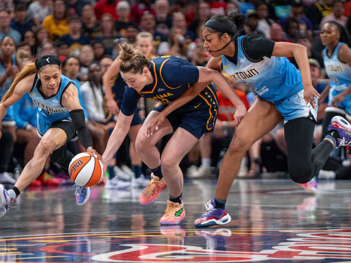 Angel Reese, Chennedy Carter's Bench Moment During Mystics Blowout Goes  Viral - Athlon Sports