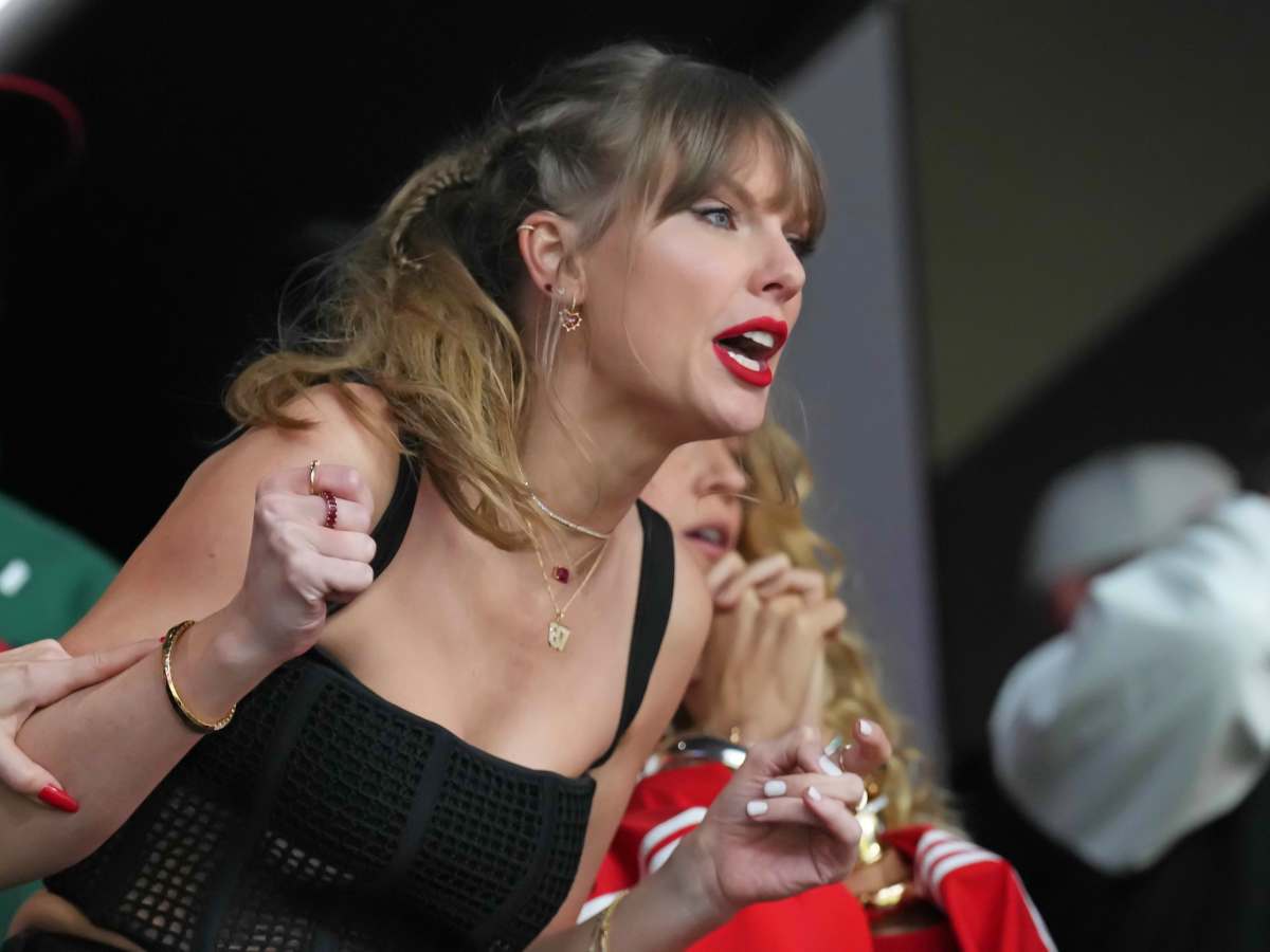 Insider Reveals 'Disagreements' Between Taylor Swift, Travis Kelce - Athlon Sports