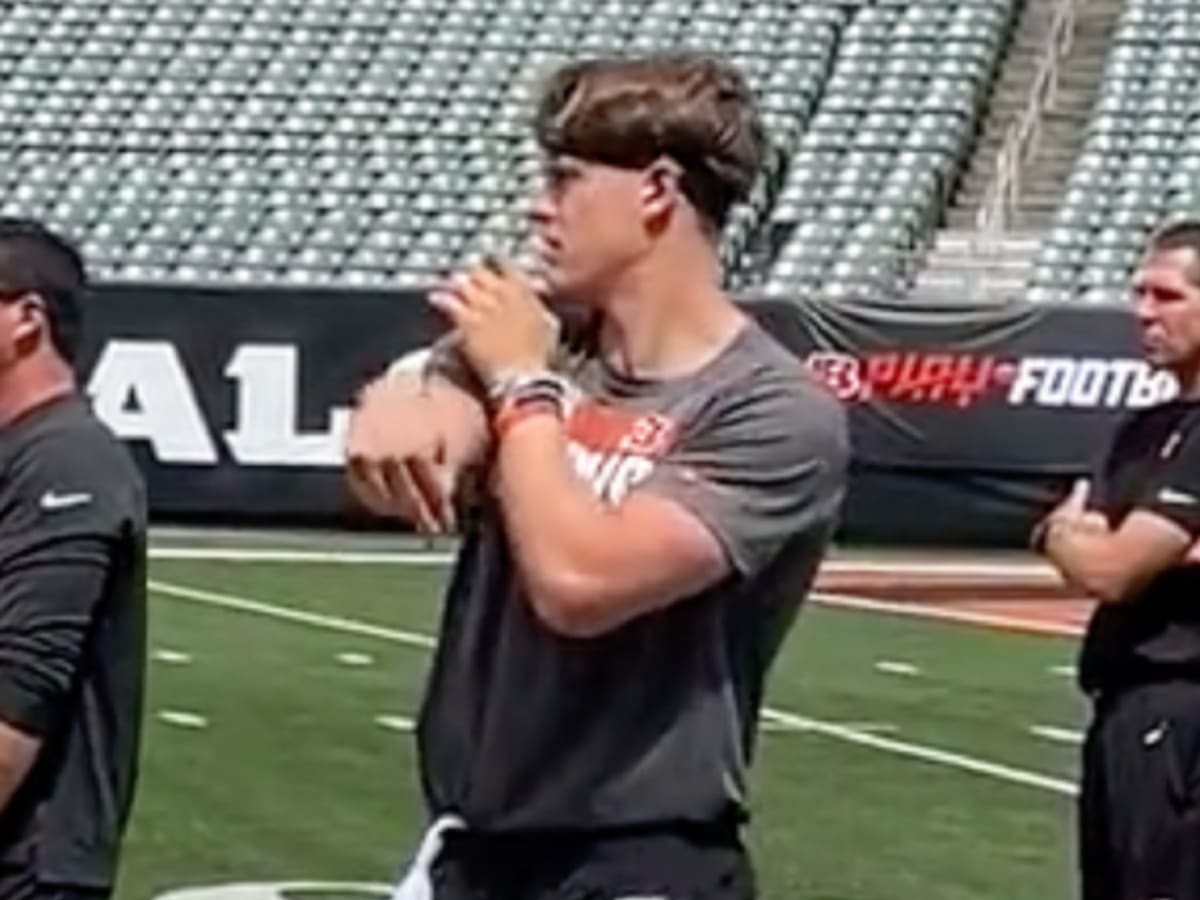 Injured Bengals QB Joe Burrow throws, runs in preseason warmup 