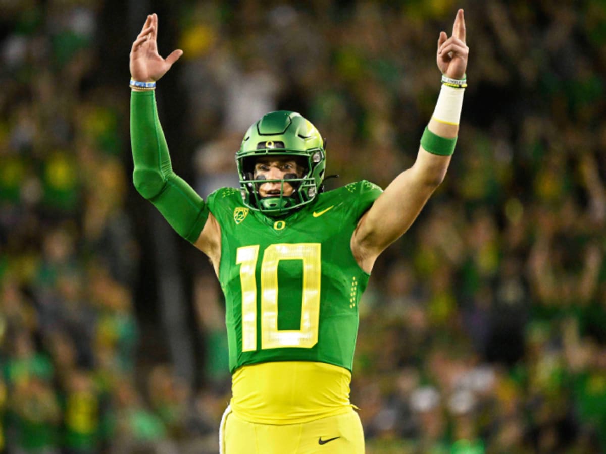 Oregon Ducks QB Bo Nix gets massive New York City billboard, Sports