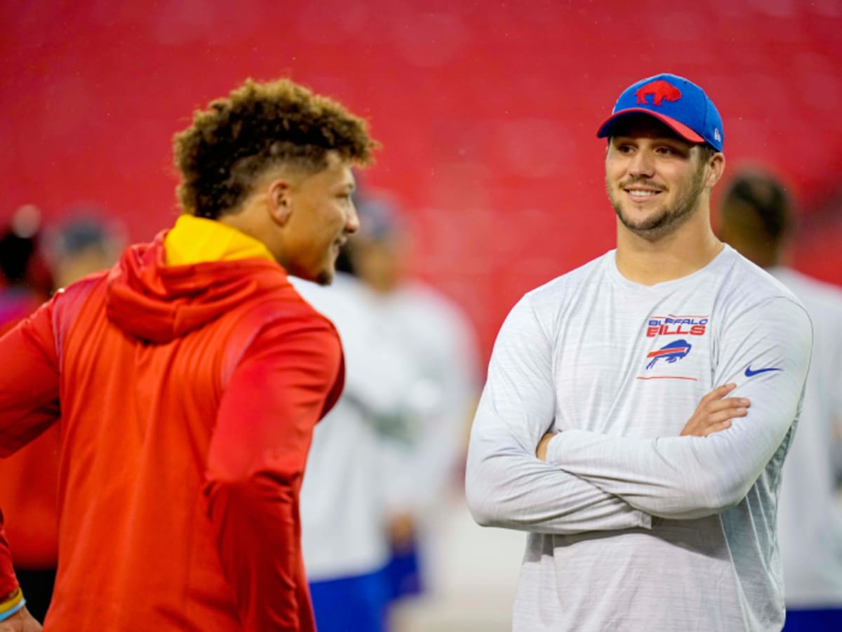 Patrick Mahomes Nudged Josh Allen During Texas Tech-Wyoming Double