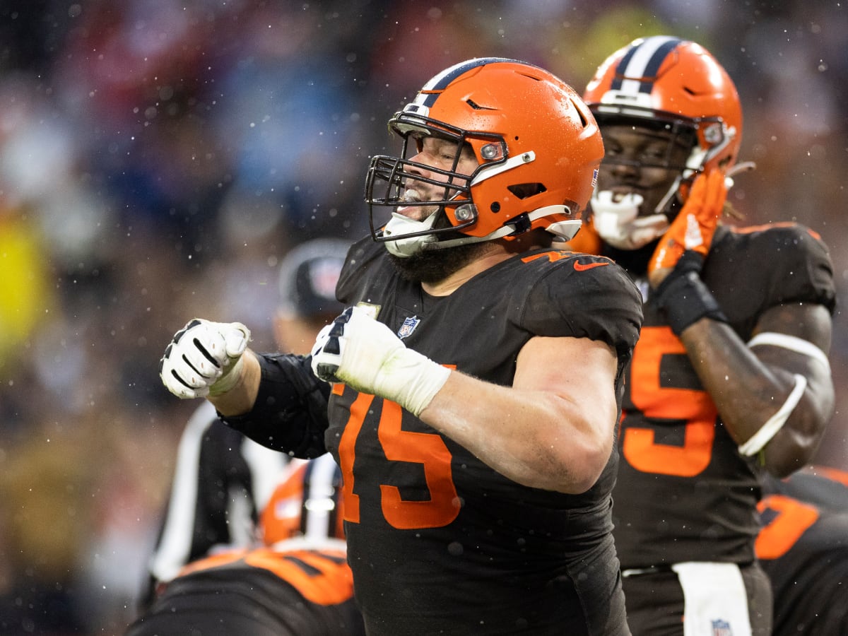 Cleveland Browns OL Joel Bitonio Honored Among Top NFL Veterans Over 30 -  Athlon Sports