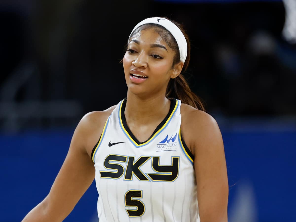 Fans In Disbelief Over Angel Reese Pass in Chicago Sky Practice - Athlon  Sports