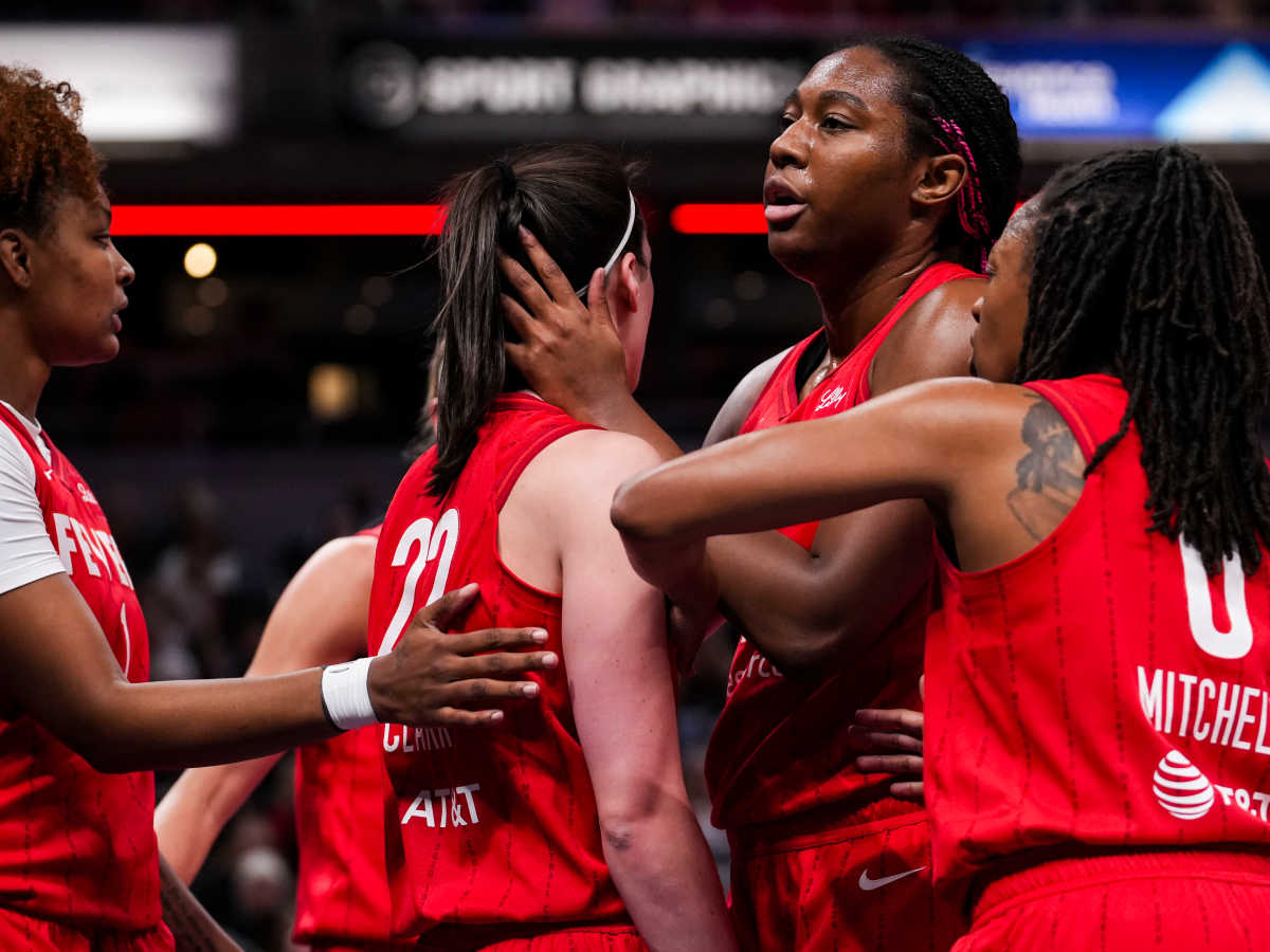 Caitlin Clark's Behavior Toward Aliyah Boston After Missed Layup Catches  Attention - Athlon Sports
