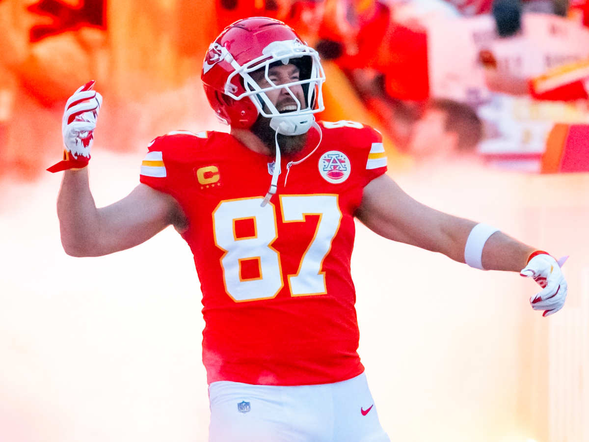 Chiefs Share 3-Word Reaction to Travis Kelce Dancing at Practice - Athlon  Sports