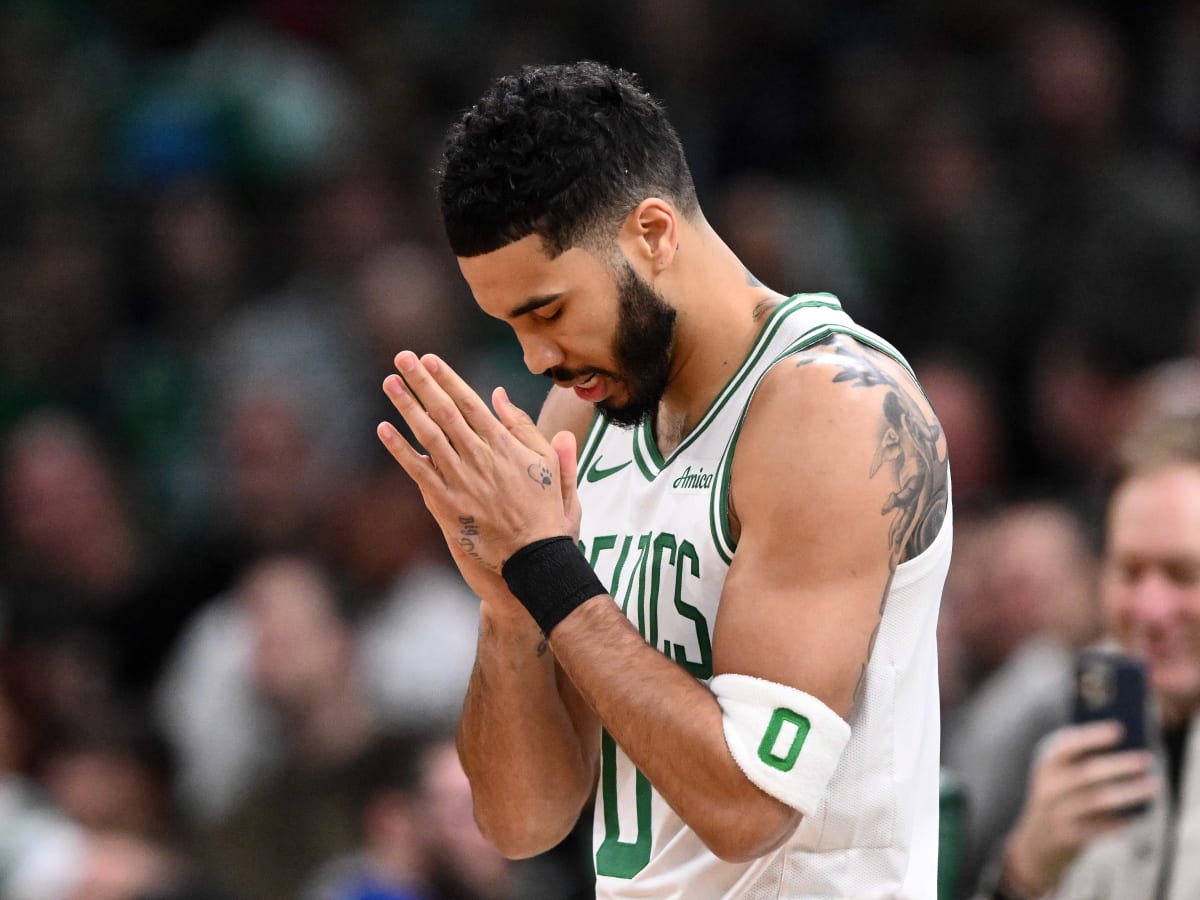 NBA Fans Fear the Worst After Jayson Tatum Leaves Celtics' Loss to Knicks - Athlon Sports