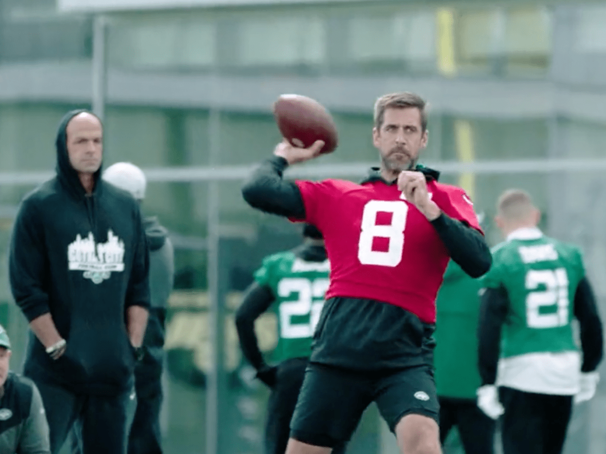 Zach Wilson & Aaron Rodgers Rub Elbows, Throw Passes at Jets