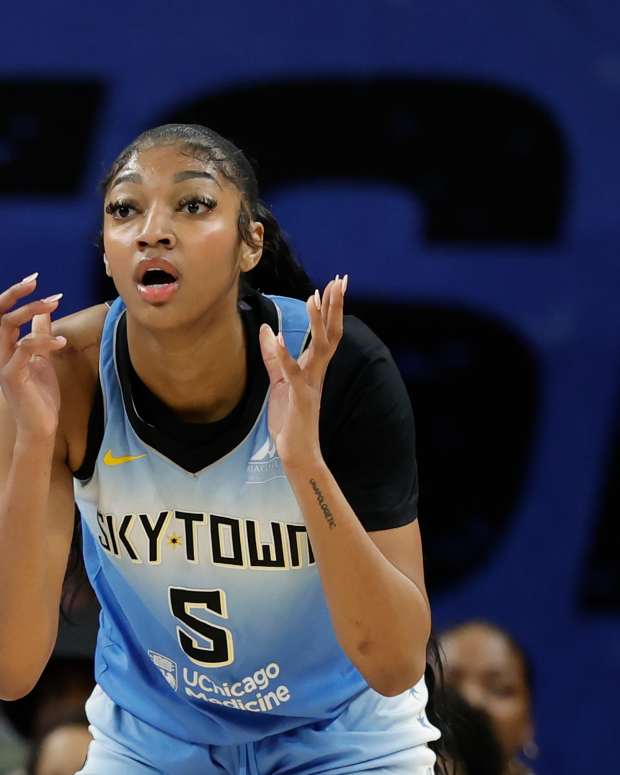 A'ja Wilson's Huge Block on Angel Reese Draws Viral Reaction - Athlon Sports