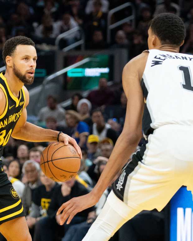 Golden State Warriors guard Stephen Curry (30) dribbles the basketball against San Antonio Spurs center Victor Wembanyama (1) - (NBA)