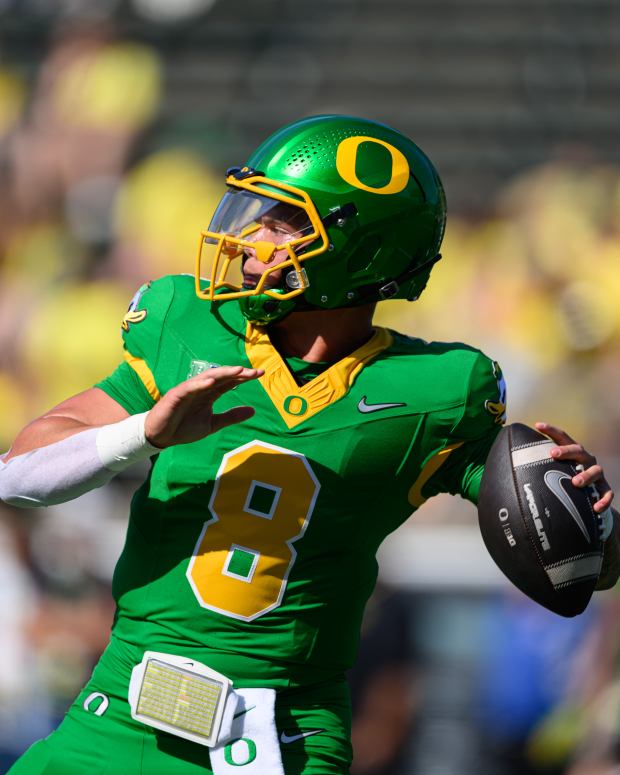 Oregon Ducks quarterback Dillon Gabriel.