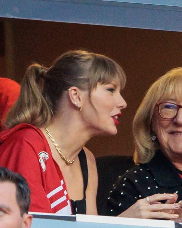 Taylor Swift watches Kansas City Chiefs with Kansas City Chiefs tight end Travis Kelce's mom Donna Kelce on October 12, 2023.