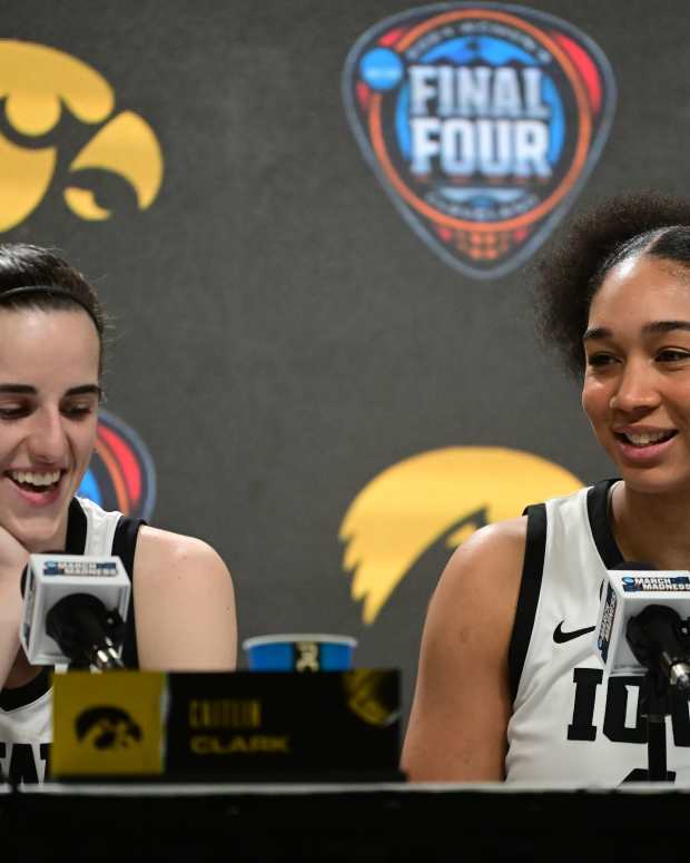 Caitlin Clark and Hannah Stuelke of the Iowa Hawkeyes