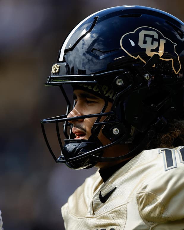 Colorado Buffaloes quarterback Julian Lewis