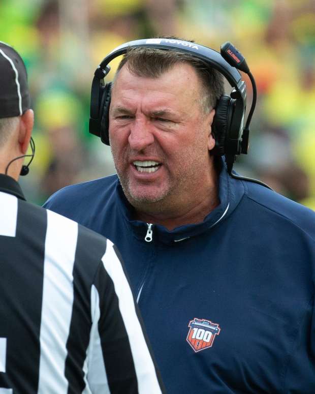 Illinois coach Bret Bielema has words with an official during the first half at Autzen Stadium.