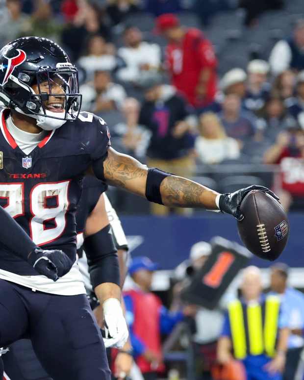 Houston Texans running back Joe Mixon (28) celebrates a touchdown with wide receiver John Metchie III (8) against the Dallas Cowboys.